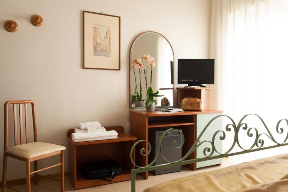 Hotel Parco Delle Rose Silvi Marina Esterno foto