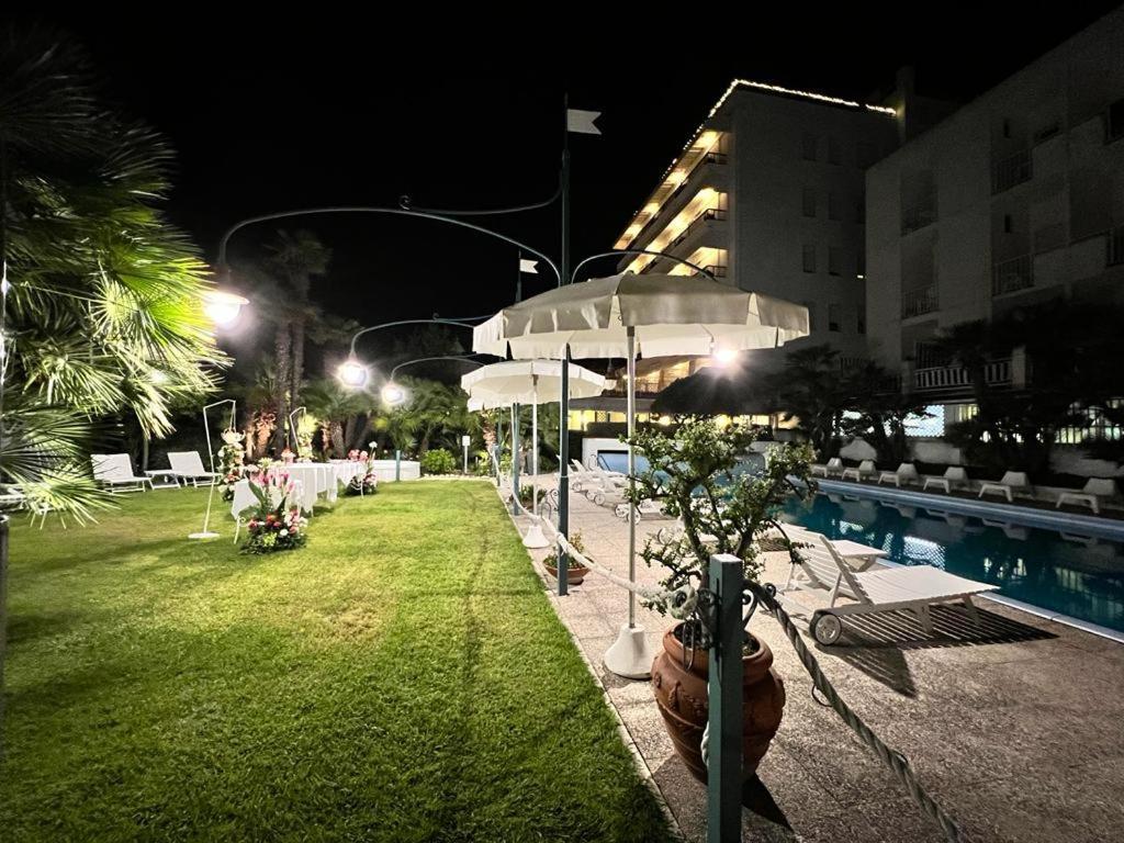 Hotel Parco Delle Rose Silvi Marina Esterno foto