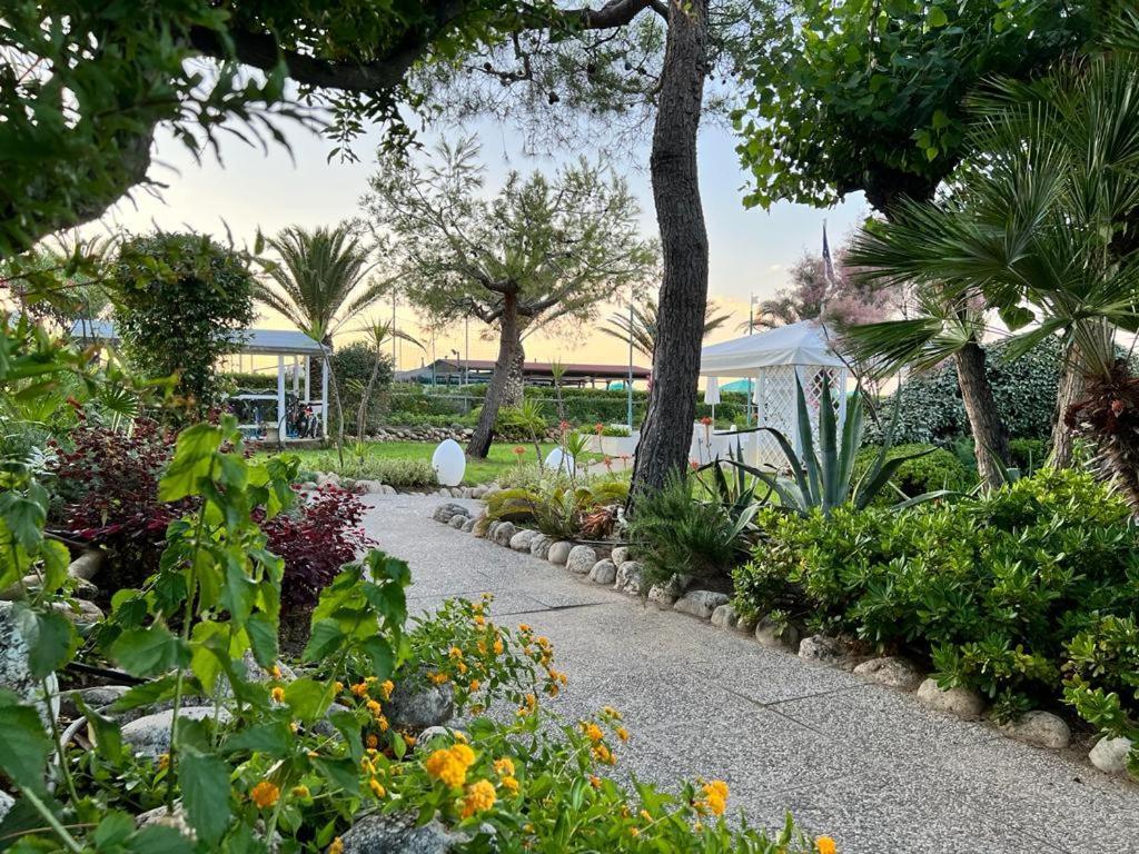 Hotel Parco Delle Rose Silvi Marina Esterno foto