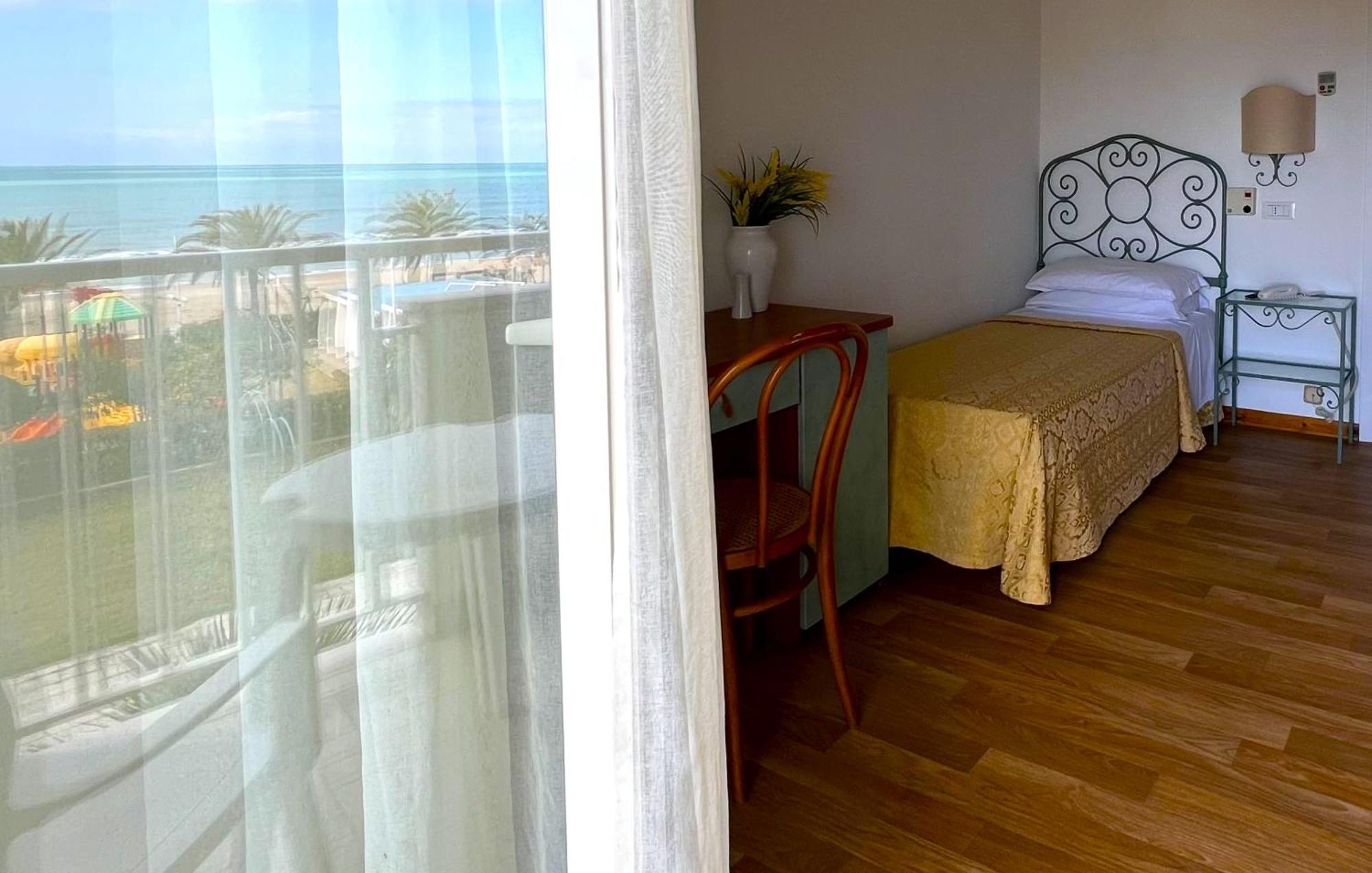 Hotel Parco Delle Rose Silvi Marina Esterno foto