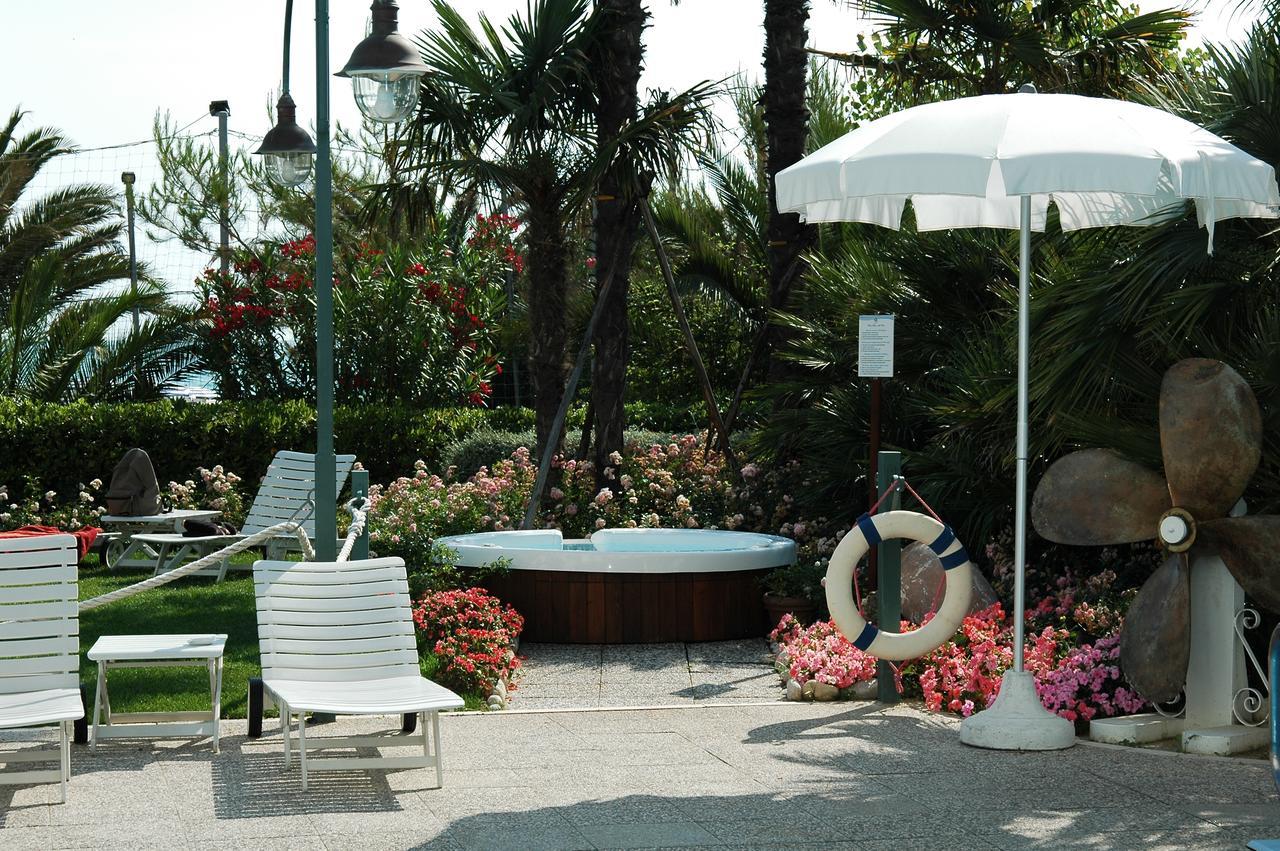 Hotel Parco Delle Rose Silvi Marina Esterno foto